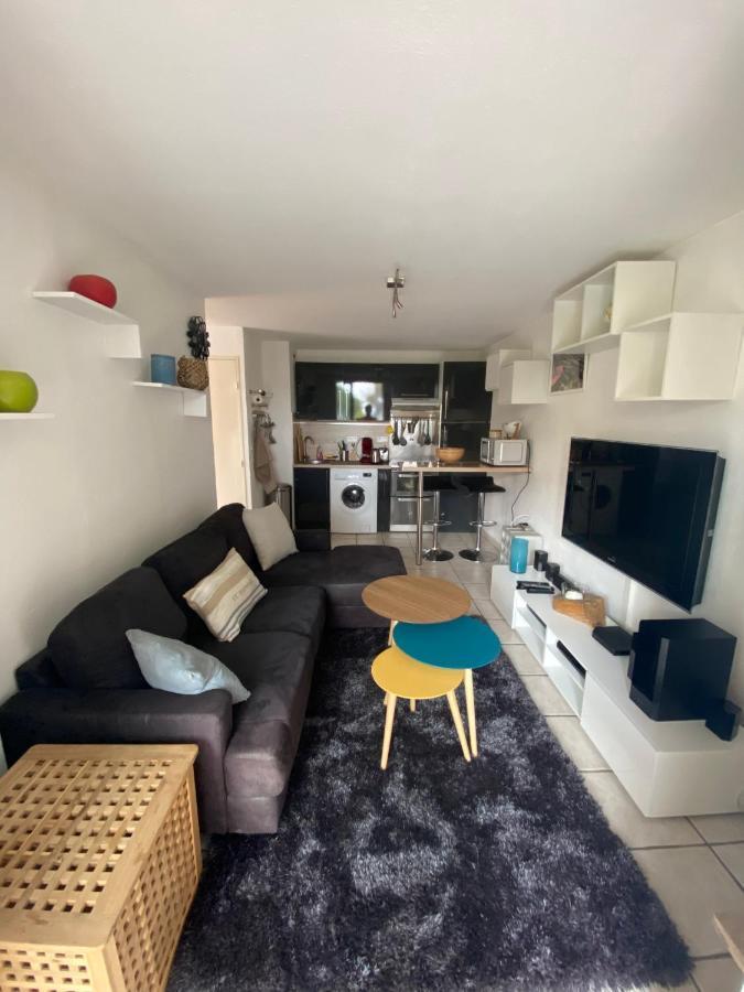 Logement Entier T2 Climatise, Parking Gratuit, Jardin, Plage A 2Min A Pied 사나리쉬르메르 외부 사진
